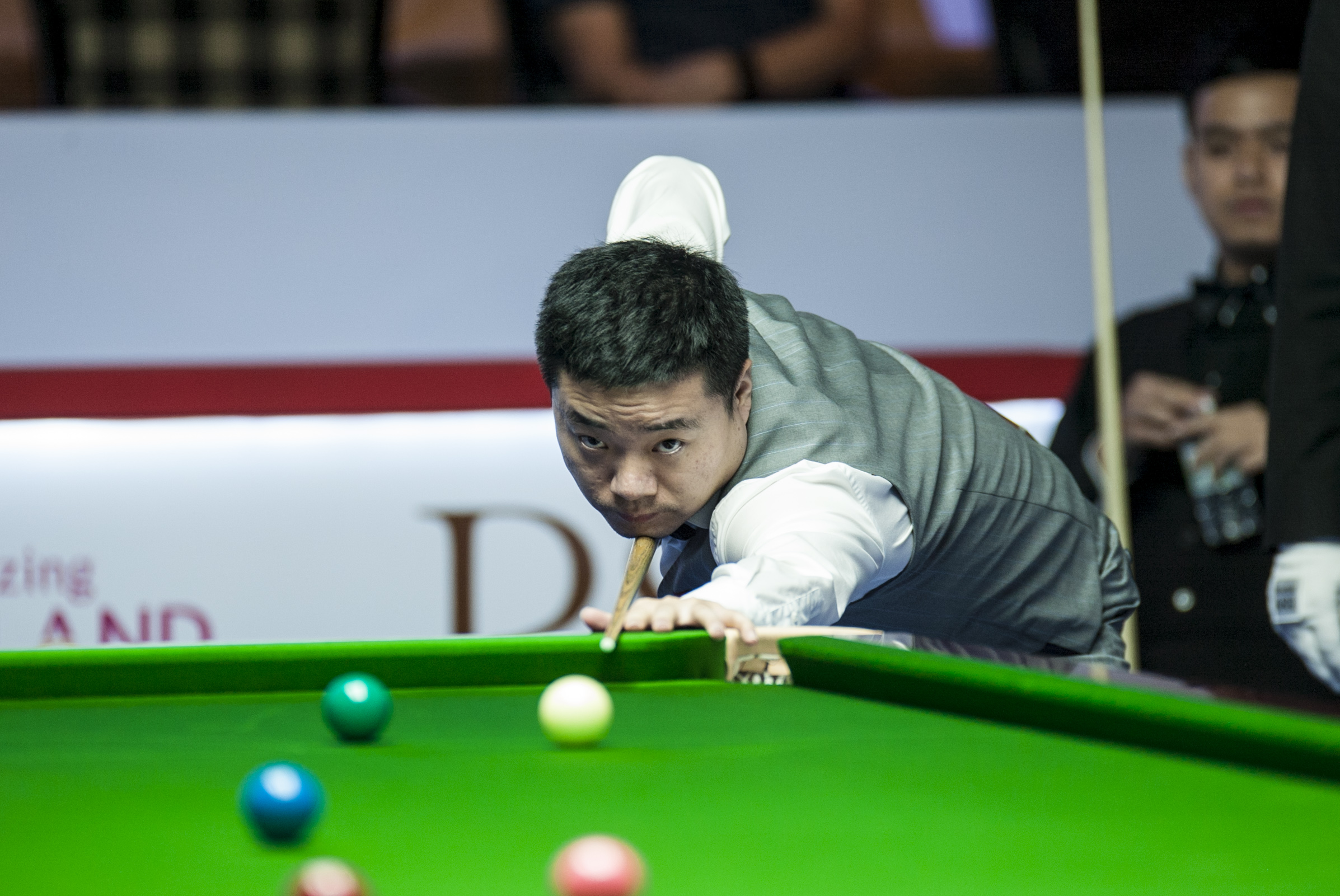 出都备受外 出都备受外